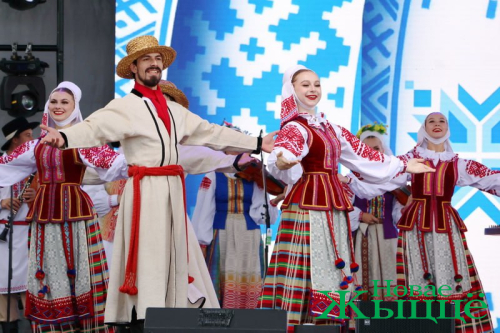30 августа ансамбль «Хорошки» подарит настоящий праздник, яркие эмоции и отличное настроение зрителям в агрогородке Русиновичи Ляховичского района Брестской области