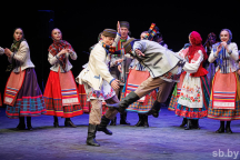 Фотофакт. Как ансамбль &laquo;Хорошки&raquo; растопил сердца зрителей программой &laquo;Масленка&raquo;